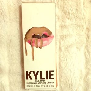 KYLIE Matte Liquid Lipstick & Lip Liner